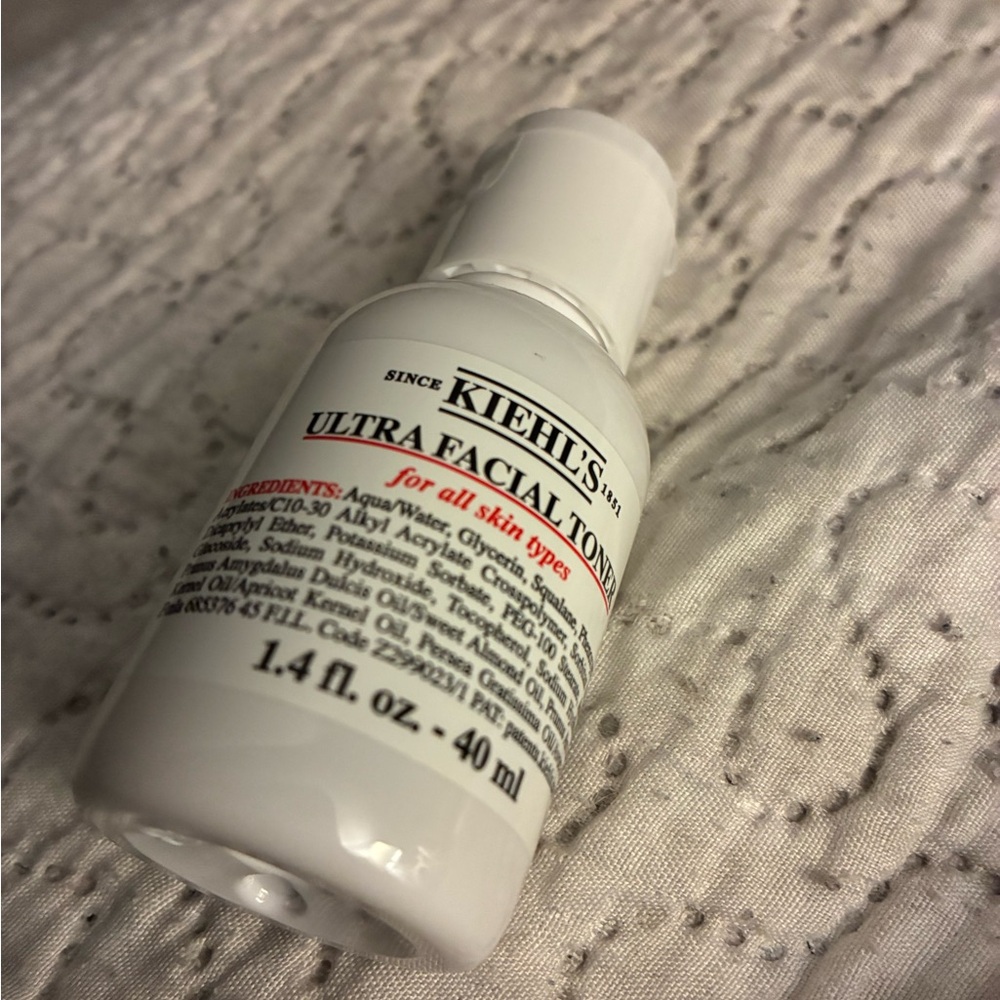 Kiehl's Ultra Facial Toner - White and Red